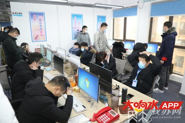 162107a2wo0w62iauaze28.jpg