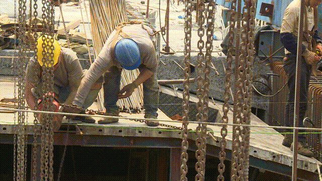 b179d824d00f6b1bc1bb80e37d28d4d5.gif