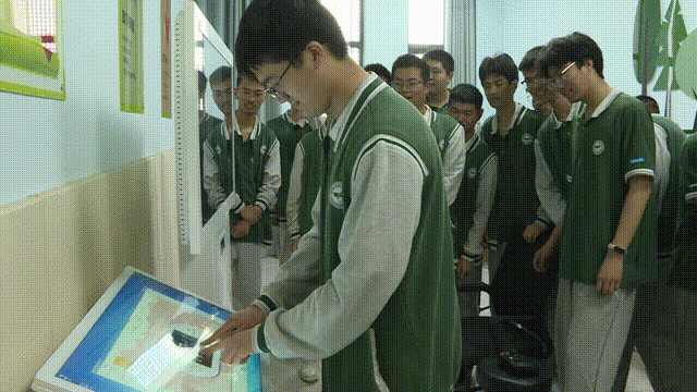 1ee445d52772ad0f44ccce0be814c620.gif
