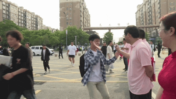 d9718fbde508b70529a3ffb4774e9e49.gif