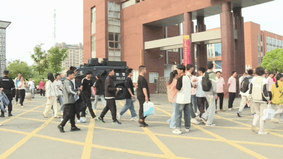 df1abbf820551de6e451bf6cd40b5fab.gif